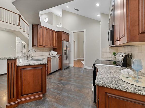 4th image of 28315 Hidden Lake DR