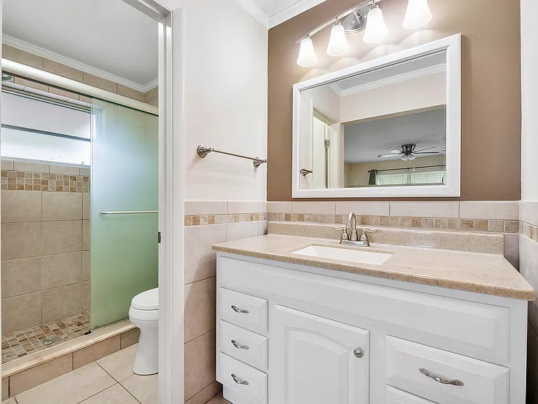 212 High Point Ter W #A — Photo 19