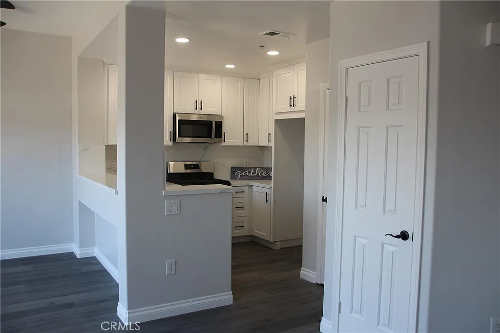 2 bed, 2.5 bath, 1337 sqft, $3,900 — Photo 4