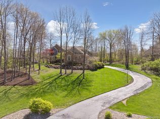 8504 Riverwalk Dr, Fenton, MI