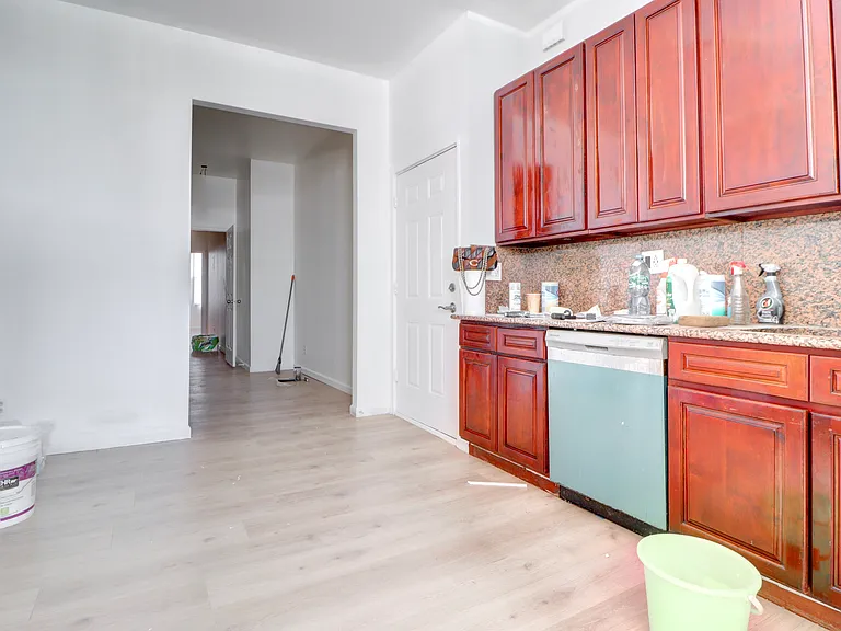 2020 Greene Ave #2R — Photo 2