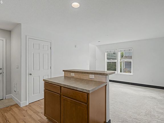 4th image of 130 SE 119th Ave