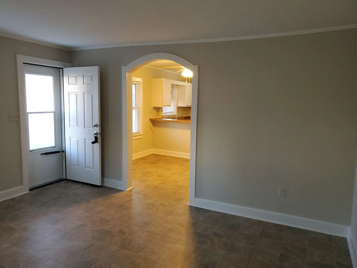 Charming 2-Bedroom Home for Rent — Photo 3