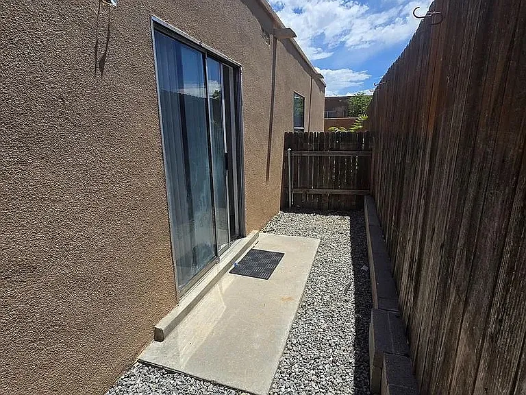 320 Geraldine Loop SE #A — Photo 9