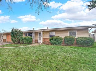 406 Sandalwood Dr, Valparaiso, IN 46385