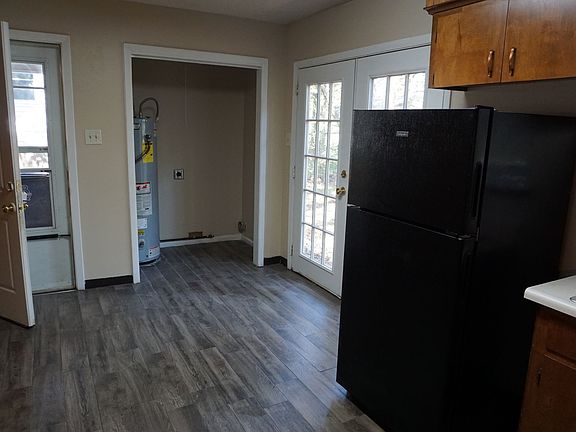 4th image of 77 Somerset Dr