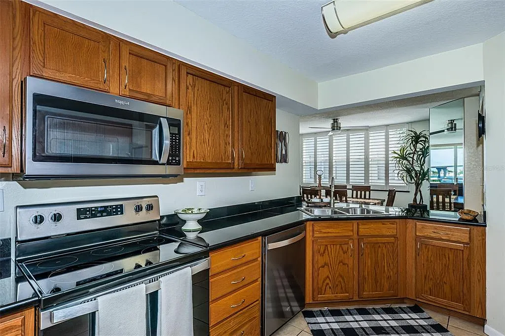 2 bed, 2.0 bath, 1150 sqft, $3,000 — Photo 3