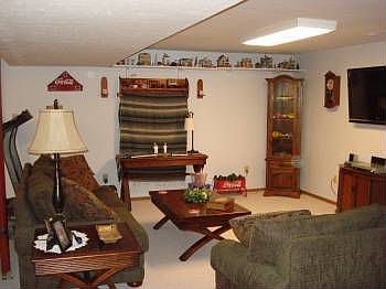 4th image of 1099 Oak Bay Dr