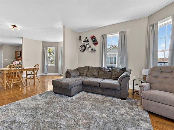 2nd image of 206 Irving St