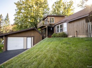 1437 Hillside Dr, Flint, MI 48532