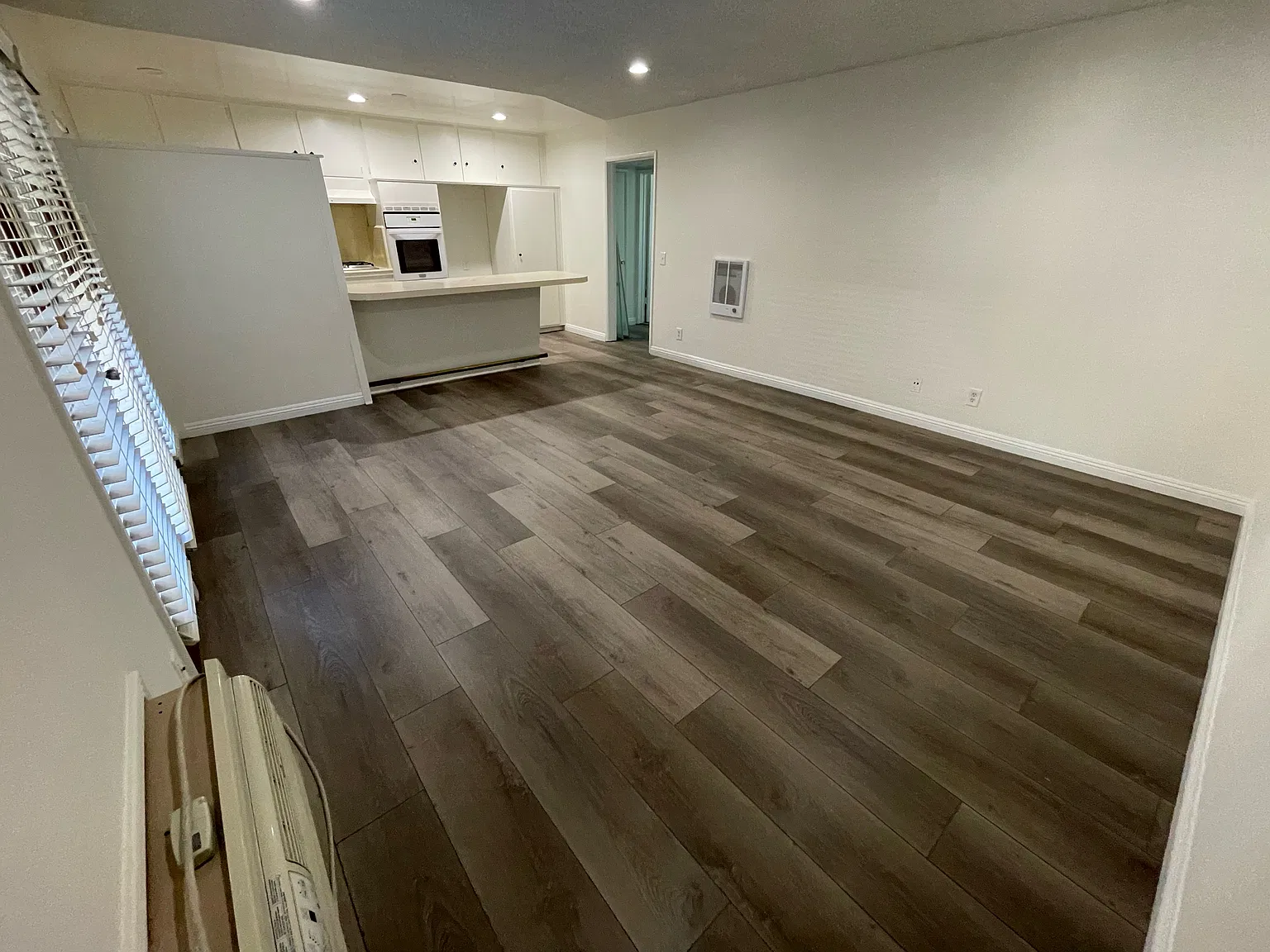 320 W. ALAMEDA AVE — Photo 4