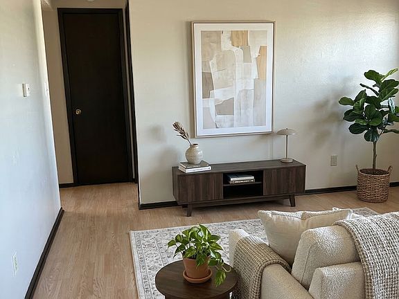 2nd image of 1154 Langley Rd APT 1