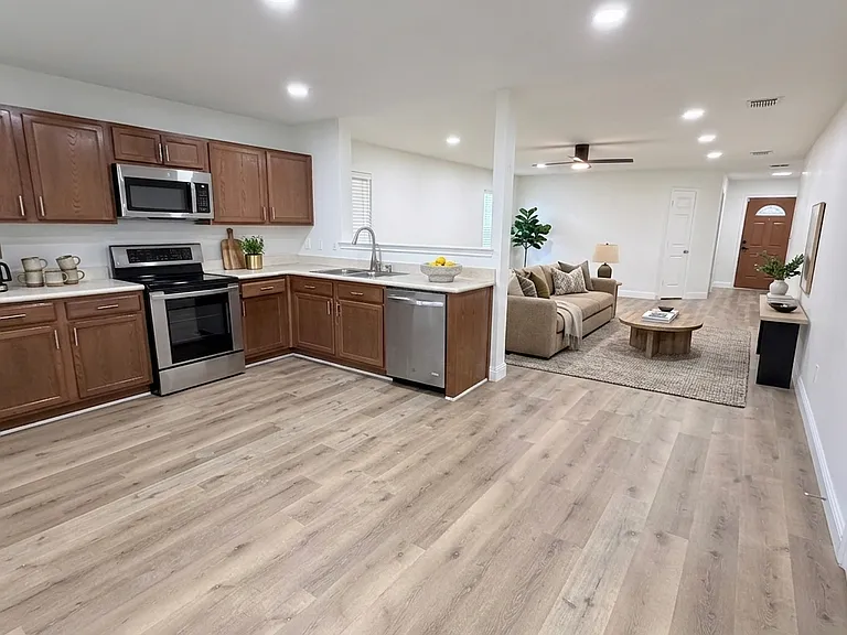 8111 Stowe Springs Ln — Photo 17