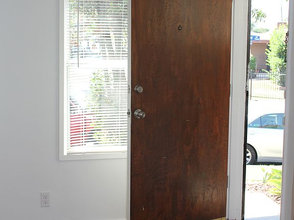 2nd image of 301 1/2 E Hyde Park Blvd