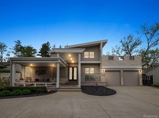 1733 Pembroke Rd, Birmingham, MI 48009