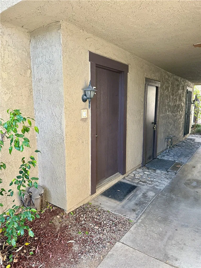 2 bed, 1053 sqft, $3,200 — Photo 2