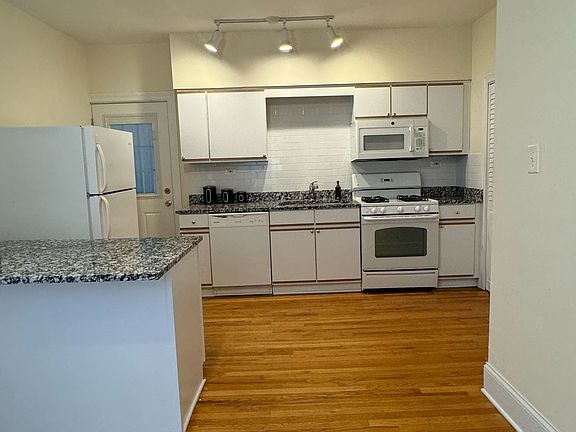 4th image of 555 Hinman Ave APT B3