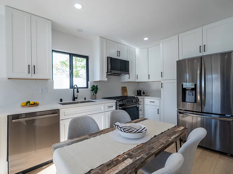 1721 Landis St — Photo 3