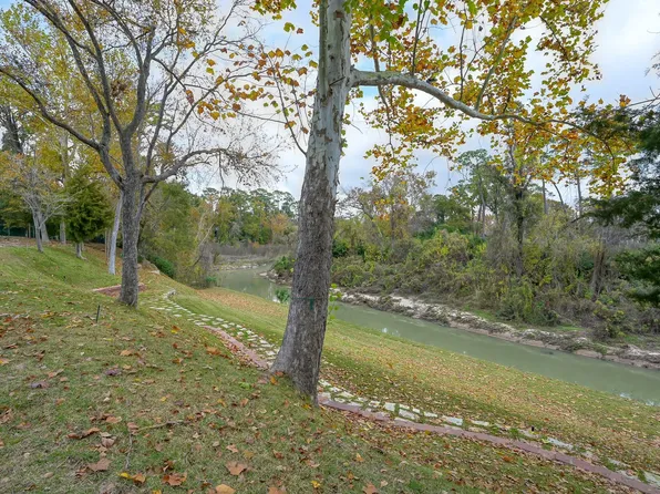 11103 Meadowick Dr, Houston, TX 77024