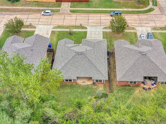 3rd image of 3024 Woodcrest Creek Dr