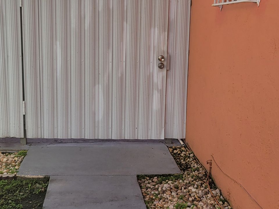 1st image of 114 Southwest Ave #1