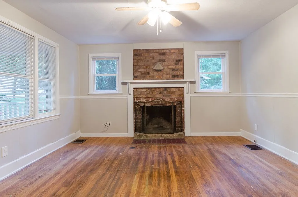 2 bed, 1.0 bath, 1083 sqft, $1,695 — Photo 2