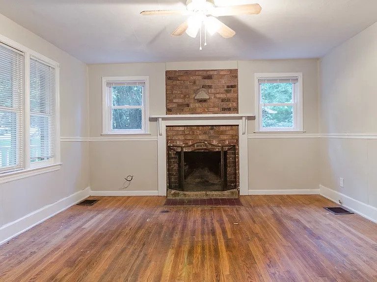 1233 Cheshire Ave — Photo 2
