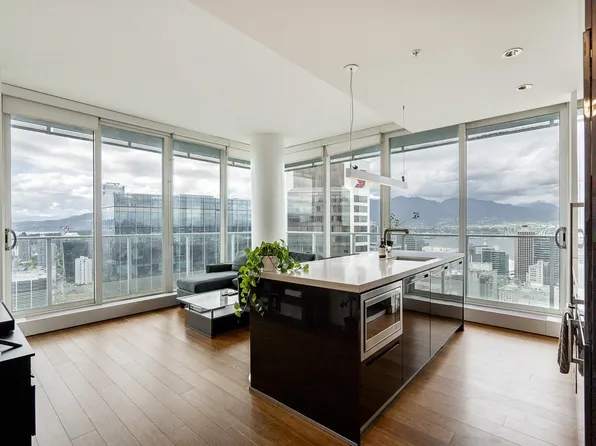 777 Richards St #4805, Vancouver, BC V6B 0M6