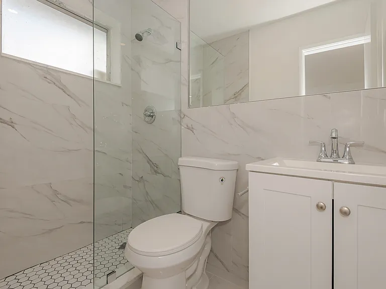 425 SW 18th Ave #425 — Photo 22