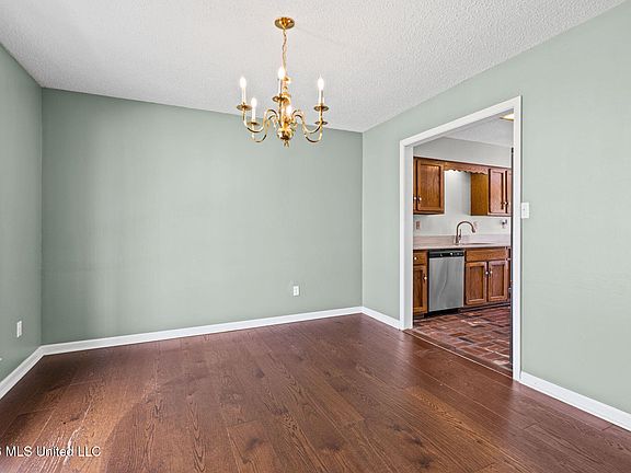 3rd image of 5915 Roman Hill Dr