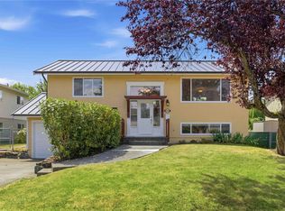 2039 Ardwell Ave, Sidney, BC V8L2L6