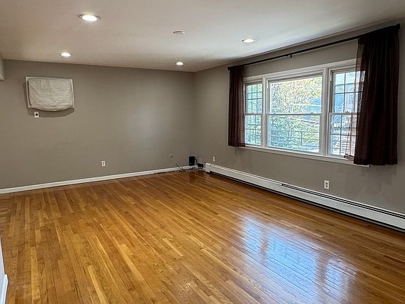 3rd image of 85 Eastern Way #2