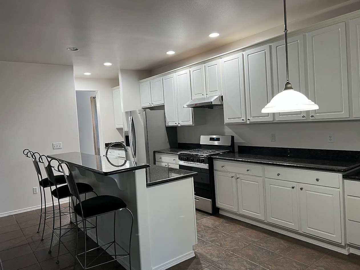 4 bed, 2.5 bath, 3170 sqft, $4,695 — Photo 4