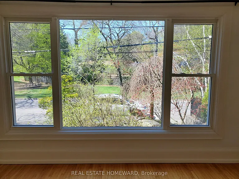 21 Love Cres #MAIN FLOOR — Photo 14