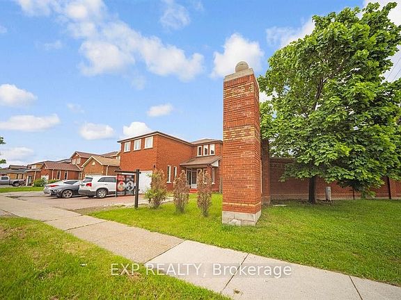 3rd image of 692 Huntington Ridge Dr