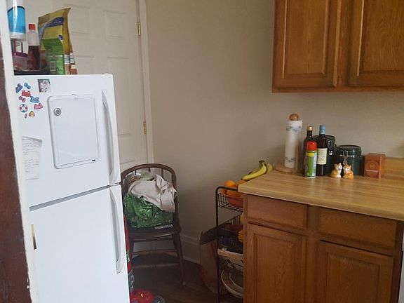5th image of 463 E Tompkins St
