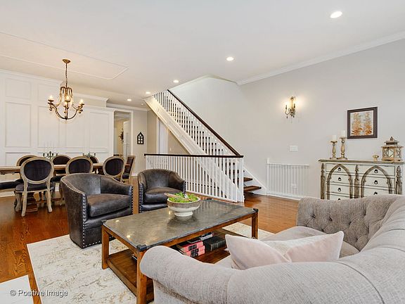 3rd image of 2524 N Marshfield Ave