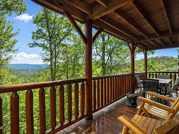 4th image of 2853 White Oak Ridge Ln