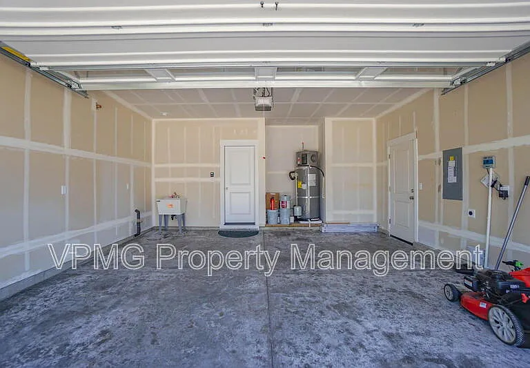 935 SE 36th St — Photo 42