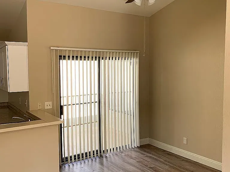 Claudina Apartments — Photo 8