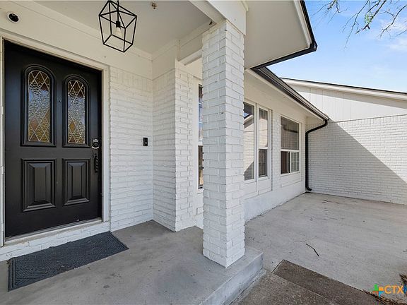 3rd image of 903 Cliffside Dr