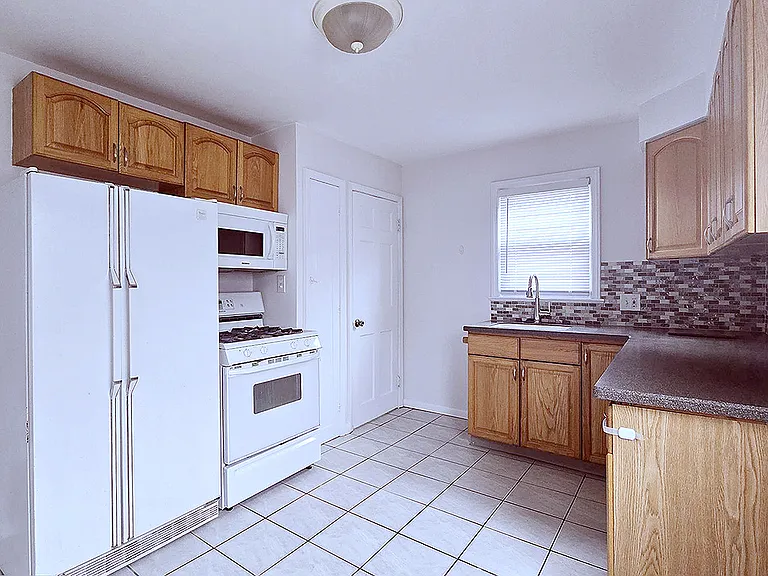 1424 Parkview Dr — Photo 5
