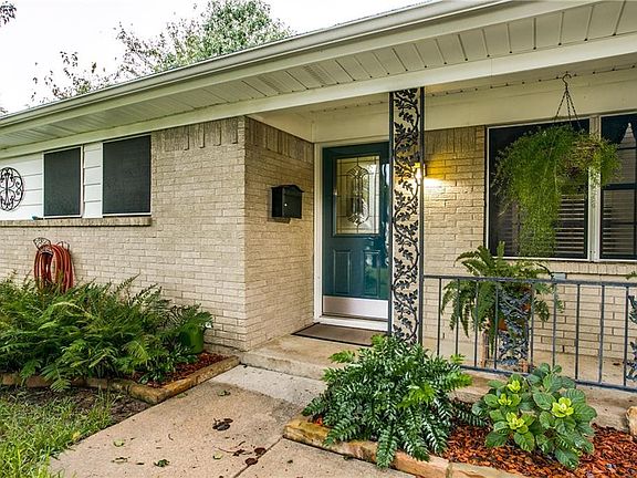 3rd image of 2841 Kingsbury Ave
