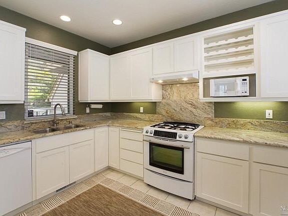 3rd image of 32 Lyford Dr
