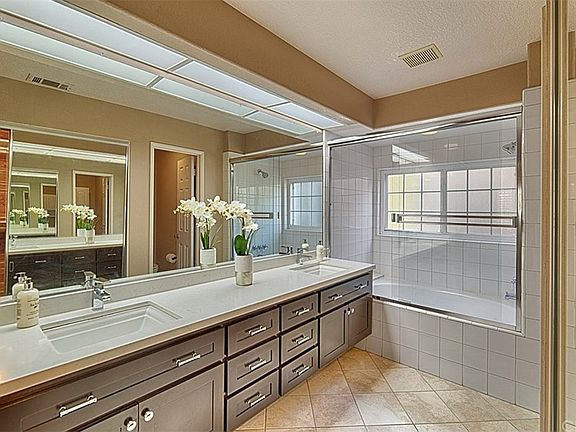 5th image of 401 S Rosemary Ln