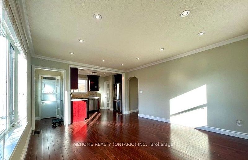 Toronto House for rent - 3 Bedrooms — photo 2