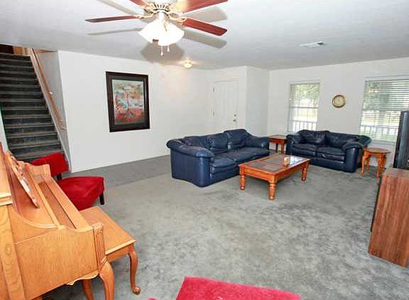 5th image of 404 Stanford Dr
