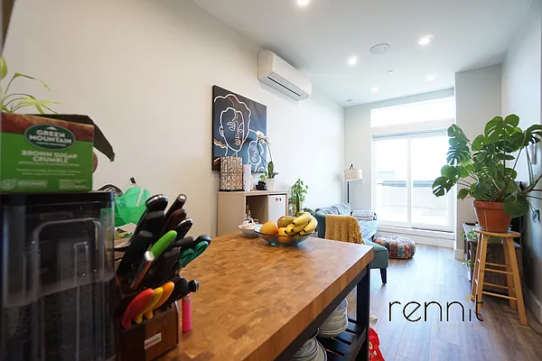 Rented by Rennit Inc. | media 35
