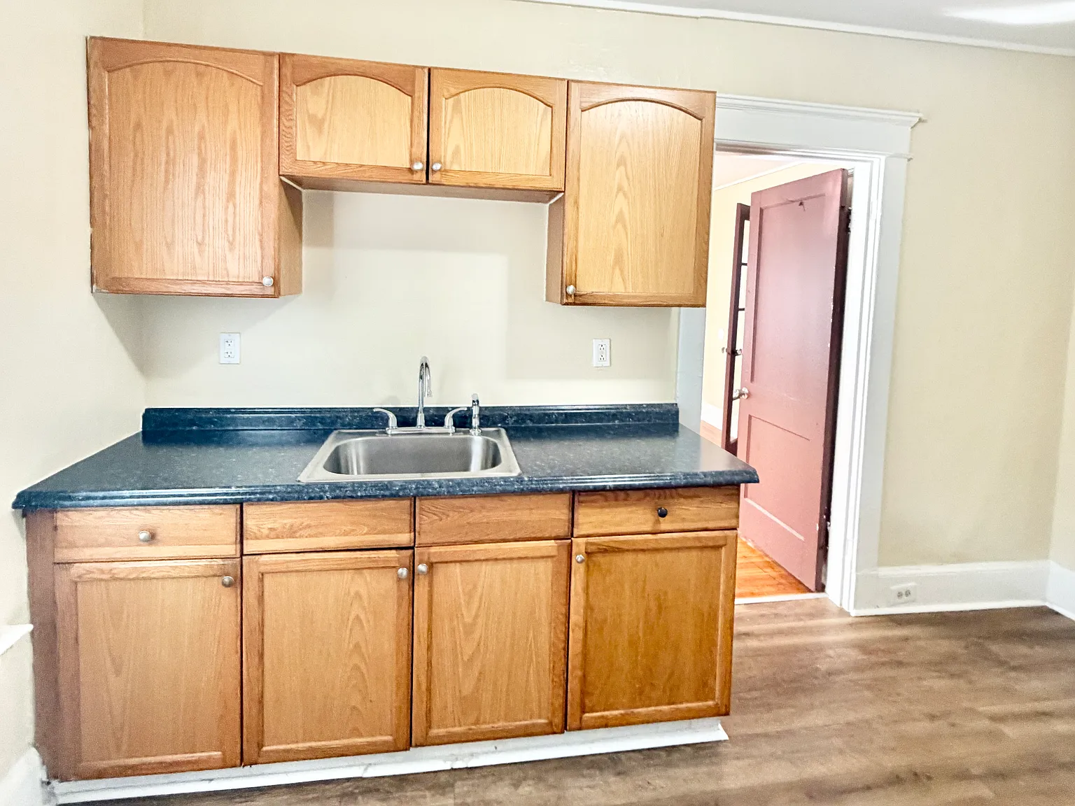 2 bed, 800 sqft, $1,525 — Photo 1