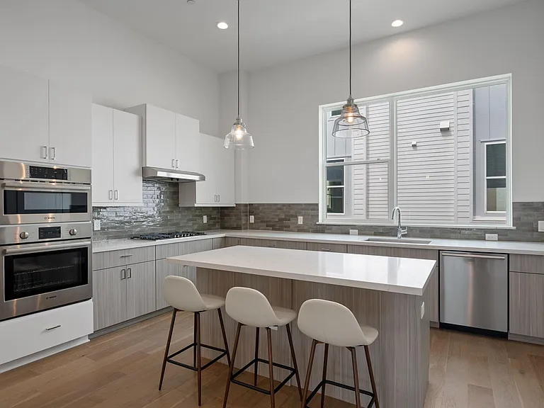 3810 Berkman Dr — Photo 11